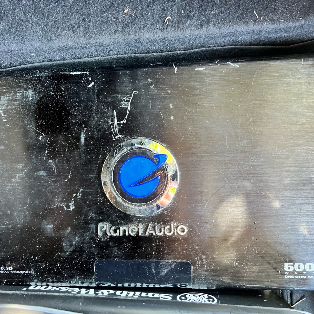 Planet Audio 5000D watt amplifier